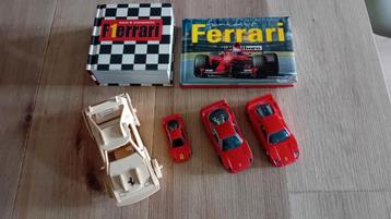 Ferrari     modelauto    boeken  beschikbaar voor biedingen