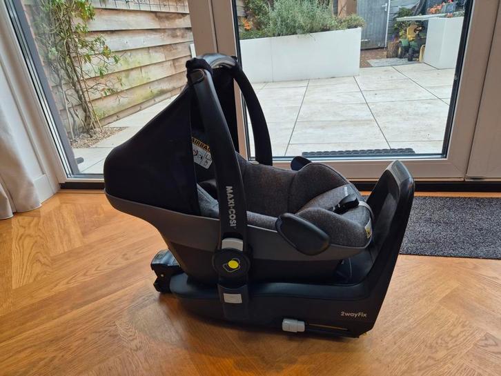 Maxicosi Pebble Plus + isofix base + accessoires, Kinderen en Baby's, Autostoeltjes, Gebruikt, Maxi-Cosi, 0 t/m 13 kg, Isofix