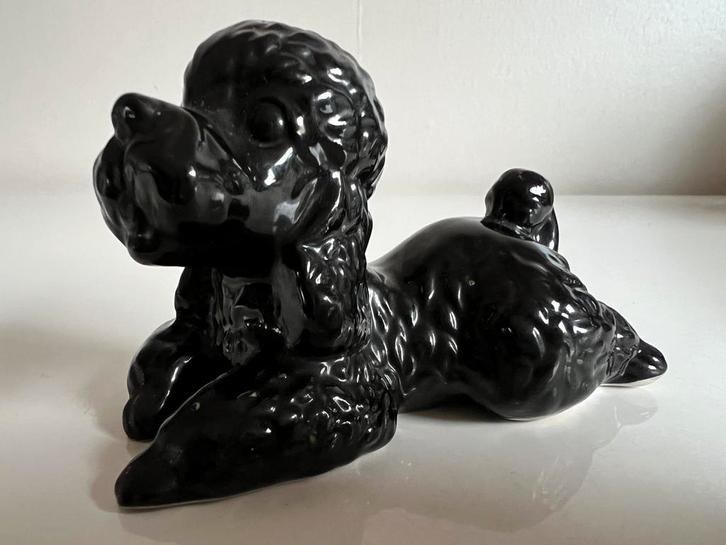 Vintage VAGA International Zwarte Poedel Porselein 70’s, Verzamelen, Beelden en Beeldjes, Zo goed als nieuw, Dier, Ophalen of Verzenden