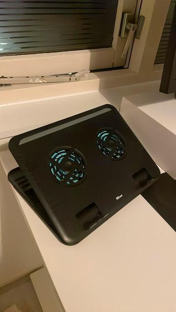 Laptopstandaard  beschikbaar voor biedingen
