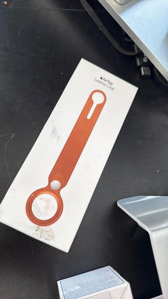 Apple MX4A2ZM/A airtag leather loop nieuw/sealed, Verzamelen, Sleutelhangers, Nieuw, Ophalen of Verzenden