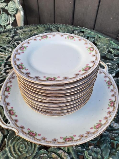 Limoges Gebakstel met roze roosjes rand, Antiek en Kunst, Antiek | Servies compleet, Ophalen of Verzenden