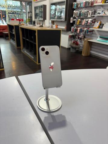 Apple IPhone 14 128GB Starlight beschikbaar voor biedingen