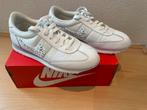 Nike Gympen 37,5 Wit/Panter - Zo goed als nieuw!, Wit, Nike, Ophalen of Verzenden, Sneakers of Gympen