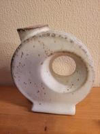 VINTAGE VAAS Sculpture Globe 14 cm wit rond gat., Wit, Aardewerk of Porselein, Ophalen of Verzenden, Zo goed als nieuw