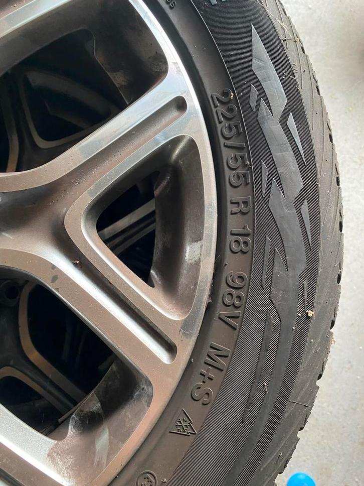 Mitsubishi Outlander Velgen + winterbanden 225/55R 18, Auto-onderdelen, Banden en Velgen, Banden en Velgen, Winterbanden, 18 inch