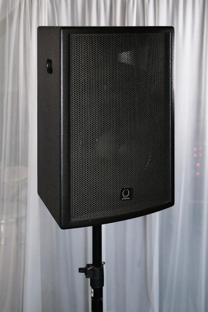 Turbosound TXD-151 PA-speakers + stands – Zeer goede staat, Muziek en Instrumenten, Mengpanelen, Gebruikt, Ophalen