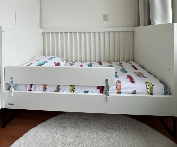 Ledikant Kidsmill Intense II. Incl. matras, beddengoed etc., Kinderen en Baby's, Babywiegjes en Ledikanten, Zo goed als nieuw