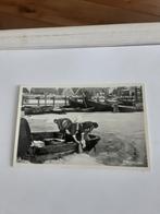 VOLENDAM    OP DE BOOT, Ophalen of Verzenden, Voor 1920, Noord-Holland