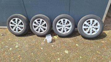 Velgen, mooie doppen Hyundai en banden met veel profiel beschikbaar voor biedingen