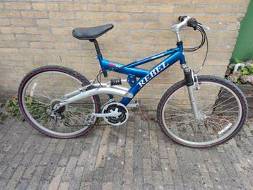 Blauwe mountainbike merk Rebel. beschikbaar voor biedingen