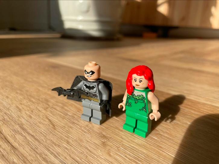 Batman & Poison Ivy LEGO Minifiguren + Div Bat-accessoires!, Kinderen en Baby's, Speelgoed | Duplo en Lego, Zo goed als nieuw
