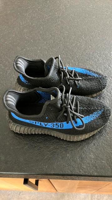 Yeezy boost 350 maat 35 beschikbaar voor biedingen