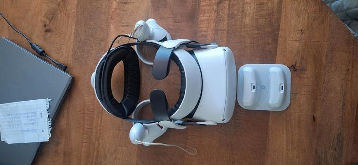 Meta Quest 2, Spelcomputers en Games, Virtual Reality, Zo goed als nieuw, Overige platformen, Ophalen of Verzenden