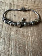 Pandora snake armband met zilveren en gouden bedela, Ophalen of Verzenden, Zo goed als nieuw, Met bedels of kralen, Zilver