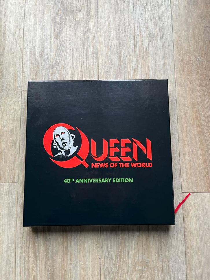 QUEEN - NEWS OF THE WORLD 40th Anniversary, Cd's en Dvd's, Vinyl | Rock, Zo goed als nieuw, Rock-'n-Roll, Overige formaten, Ophalen of Verzenden