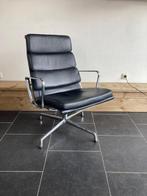 Vitra Eames EA 216 fauteuil, chroom , zwart leer, Huis en Inrichting, Fauteuils, Vitra, Gebruikt, Minder dan 75 cm, Design