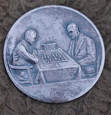 Medaille / penning schaken 1942 massakamp A.S.V.A.DE PION beschikbaar voor biedingen