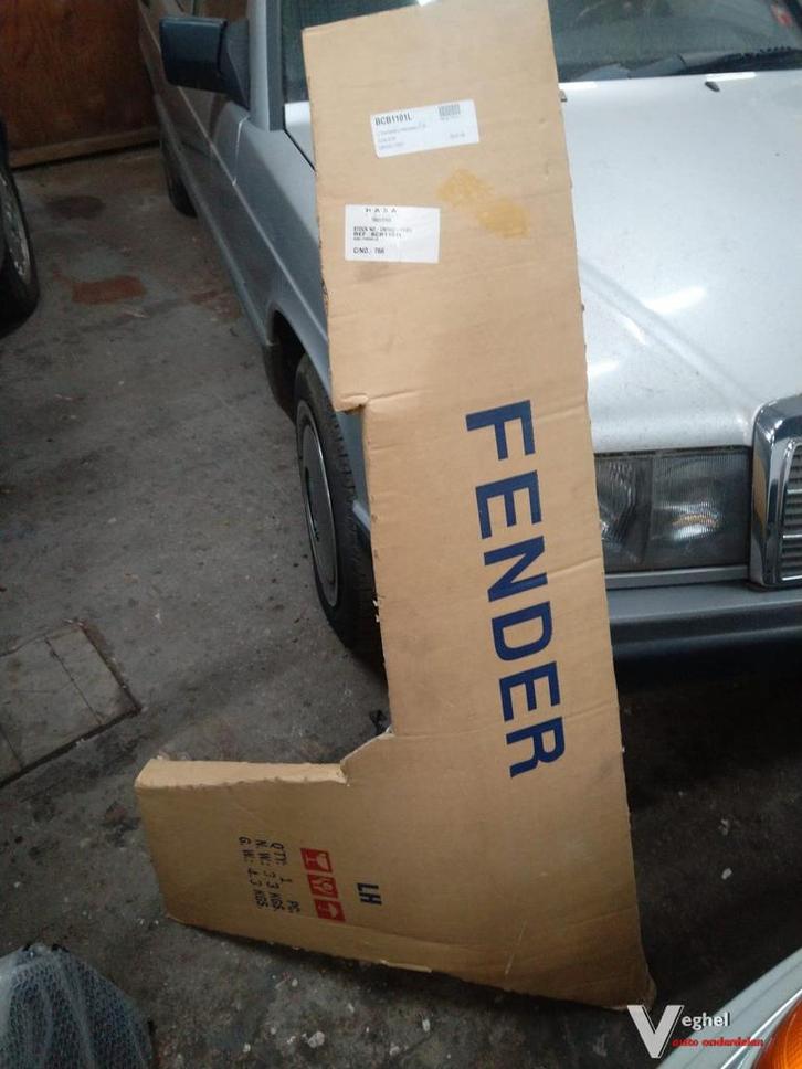 Mercedes C klasse w203 Linkse voorscherm Nieuw in doos, Auto-onderdelen, Carrosserie en Plaatwerk, Spatbord, Gebruikt, Ophalen