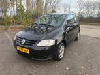 Zeer nette zwarte VW FOX, bj 2007 met nieuwe APK en Airco, Auto's, Volkswagen, Voorwielaandrijving, Stof, 4 cilinders, Zwart