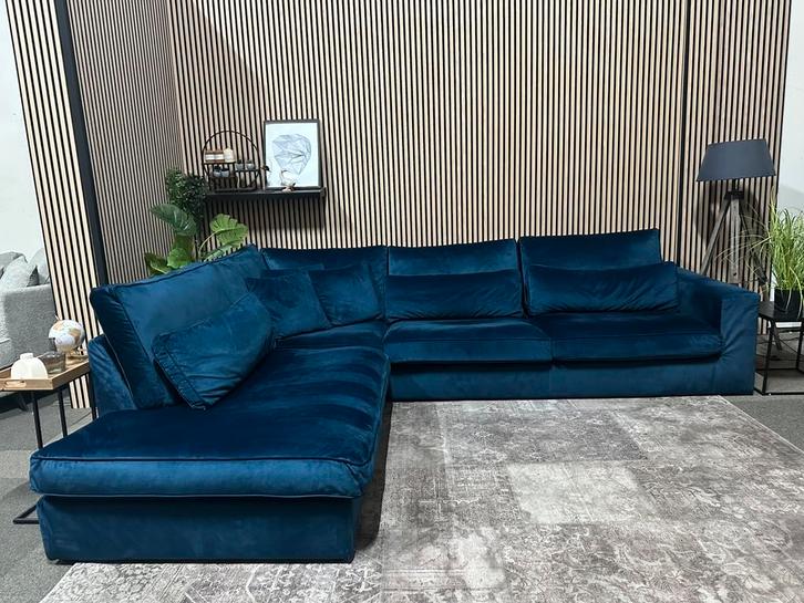 “GRATIS LEVERING”  Grote Velvet blauwe hoekbank! 310x250, Huis en Inrichting, Banken | Bankstellen, Zo goed als nieuw, Hoekbank