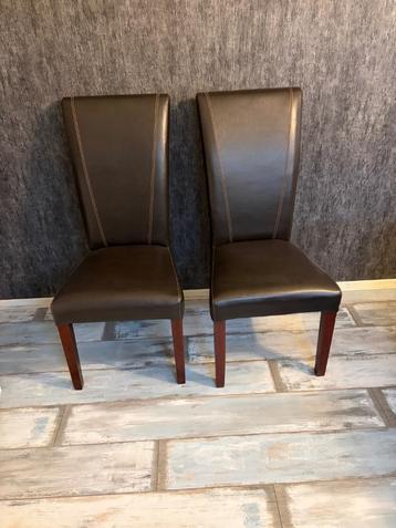 6 eetkamer stoelen beschikbaar voor biedingen