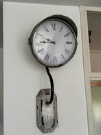 Te koop: vintage wandklok, Huis en Inrichting, Woonaccessoires | Klokken, Ophalen of Verzenden, Zo goed als nieuw