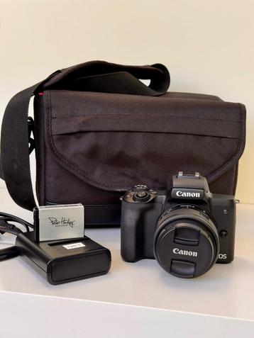 Canon EOS M50 + 15-45mm lens, 2 accu's, lader en tas beschikbaar voor biedingen