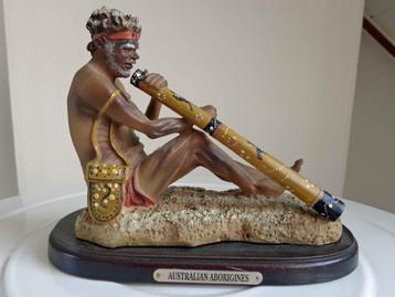 Aboriginal met Bidgeridoo beschikbaar voor biedingen