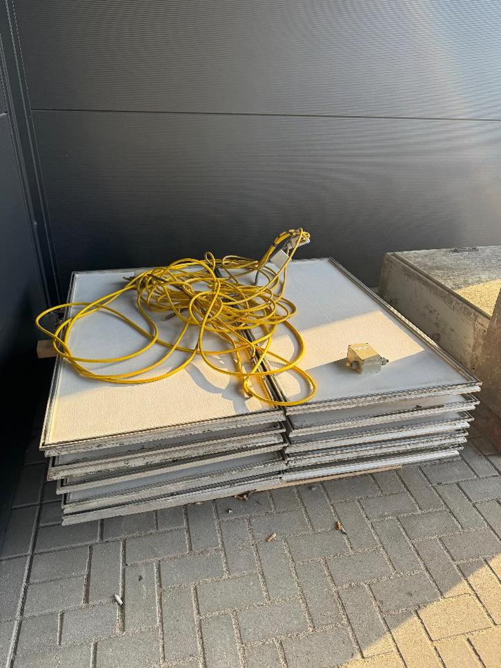 GRATIS Zonnepanelen + omvormers (20 stuks - 20 m2), Doe-het-zelf en Verbouw, Zonnepanelen en Toebehoren, Gebruikt, Compleet systeem