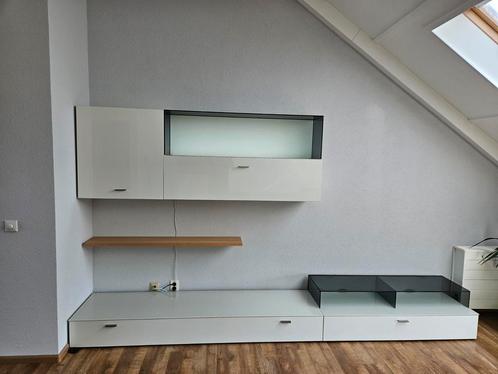 Hulsta Now 14 wandsysteem + Vitrine Now 14, Huis en Inrichting, Kasten | Televisiemeubels, Zo goed als nieuw, 150 tot 200 cm, 200 cm of meer