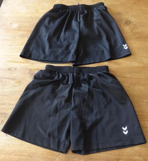 Twee sportbroekjes/ voetbalbroekjes (146-152) HUMMEL, Kinderen en Baby's, Kinderkleding | Maat 146, Zo goed als nieuw, Jongen of Meisje