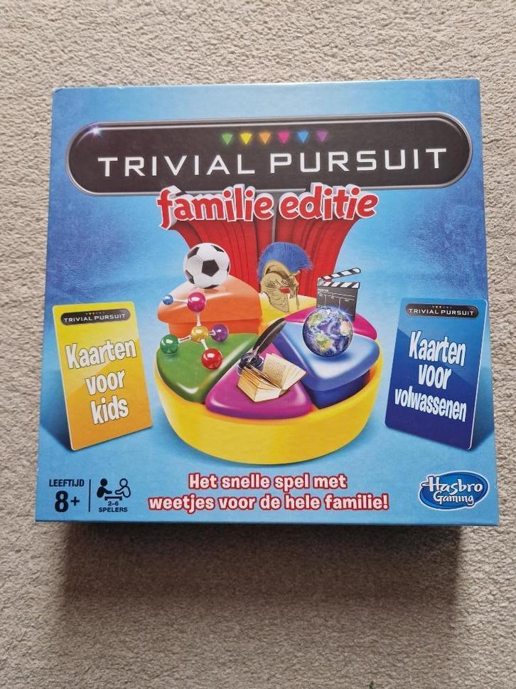 Trivial Pursuit Familie editie, Hobby en Vrije tijd, Gezelschapsspellen | Bordspellen, Zo goed als nieuw, Een of twee spelers