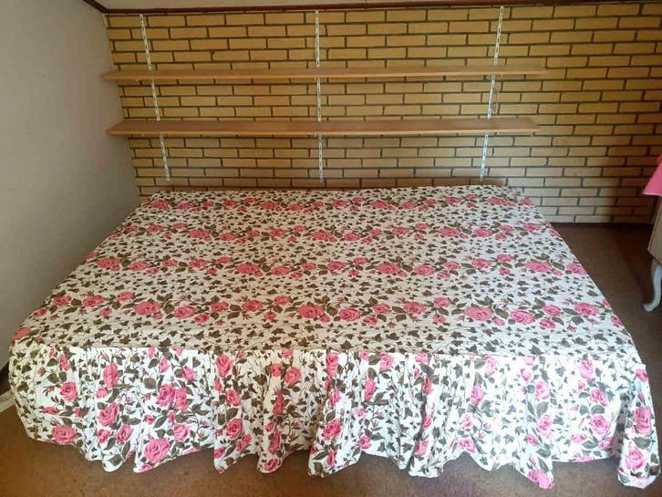 Vintage Boxspring + matras, Huis en Inrichting, Slaapkamer | Boxsprings, Gebruikt, 140 cm, 200 cm, Tweepersoons, Ophalen