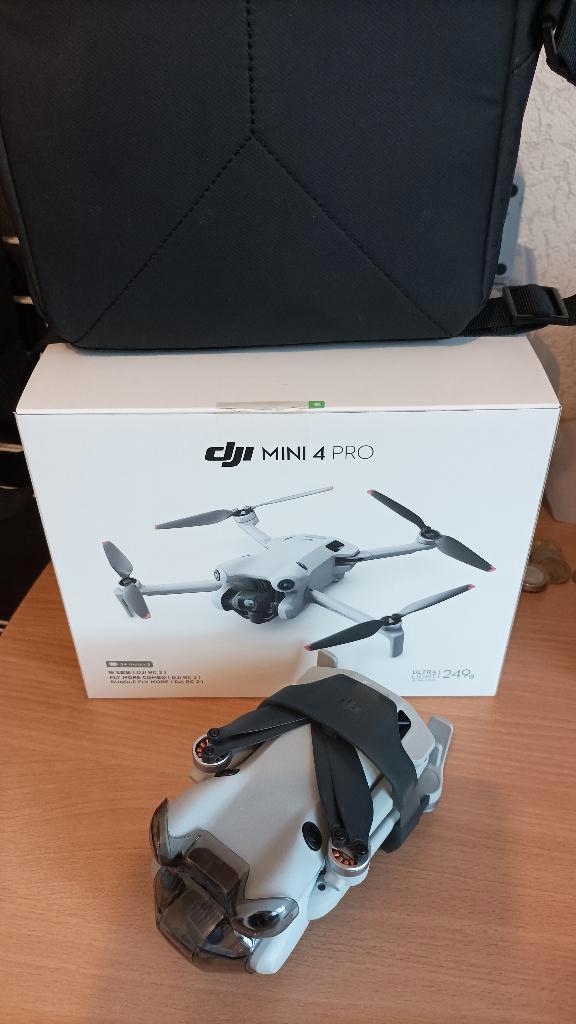 DJI Mini 4 Pro Fly More,Met Smart Controller,Als nieuw, 650€, Audio, Tv en Foto, Drones, Zo goed als nieuw, Cameradrone, DJI, Minder dan 250 gram