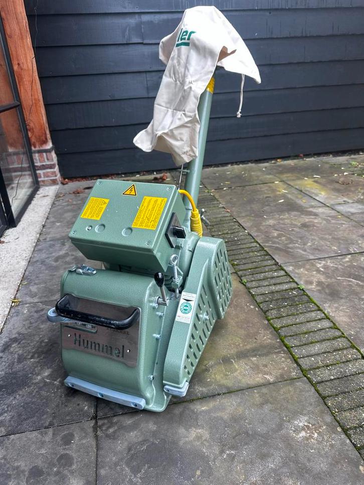 Gebruikte schuurmachine -lagler  Hummel BG 112.    2025!!, Doe-het-zelf en Verbouw, Reinigingsmachines, Zo goed als nieuw, Overige typen