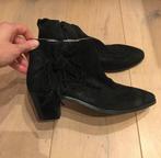 New black suede ankle boots (size 41), Nieuw, Lage of Enkellaarzen, Ophalen of Verzenden, Zwart