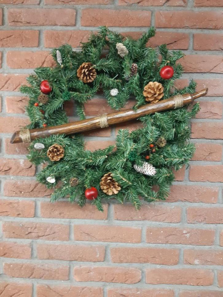Nieuwe kerstkrans met klein midwinterhoorn, Hobby en Vrije tijd, Overige Hobby en Vrije tijd, Nieuw, Ophalen