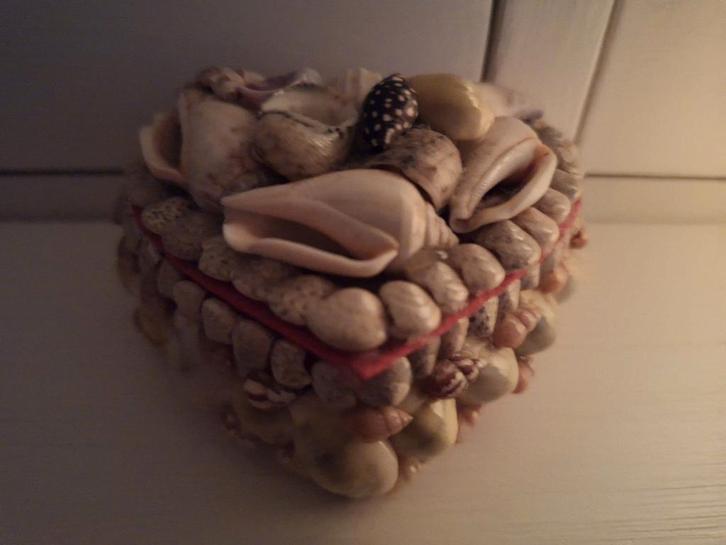 Schattig Schelpendoosje in Hartvorm, Antiek en Kunst, Curiosa en Brocante, Ophalen of Verzenden