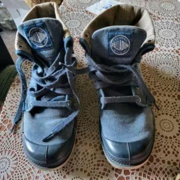 Kastopruiming, mooie dames schoenen. beschikbaar voor biedingen