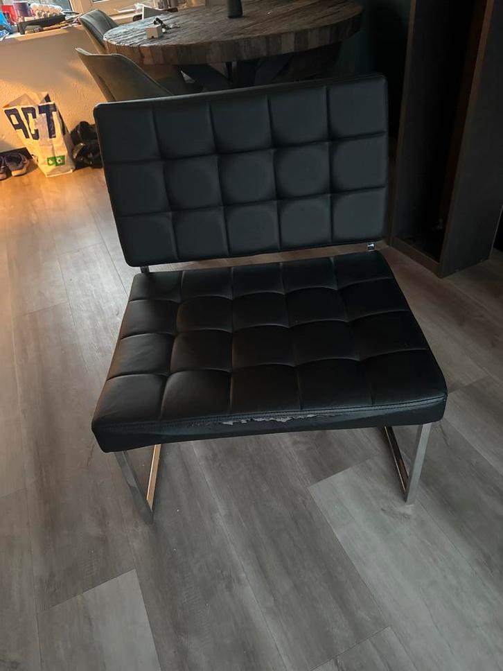 Zwarte brede stoel - kleine beschadiging, Huis en Inrichting, Stoelen, Gebruikt, Eén, Leer, Zwart, Ophalen