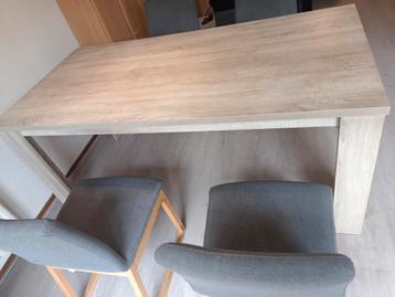 Dining table plus chairs  beschikbaar voor biedingen