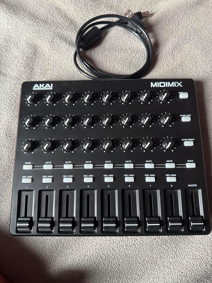 Akai Midimix - Compacte MIDI Controller, Muziek en Instrumenten, Mengpanelen, Zo goed als nieuw, Minder dan 5 kanalen, Microfooningang