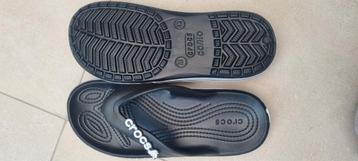 Crocks, uni sex slippers,strand slippers beschikbaar voor biedingen