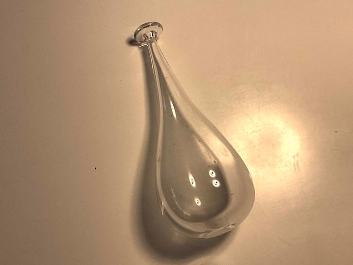 Flesvaasje 22 cm, heldere uitvoering. Glasmuseum Leerdam., Antiek en Kunst, Antiek | Glas en Kristal, Ophalen of Verzenden