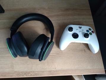 Xbox Series X headset and joystick  beschikbaar voor biedingen