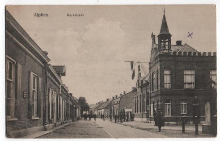 AK ~ Alphen (N.Br.) ~ Kerkstraat ~ Militair ~ 1917, Verzamelen, Ansichtkaarten | Nederland, Gelopen, Noord-Brabant, Voor 1920