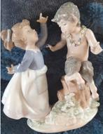 Lieve Porselein Lladro beeld- " Vreemde vriendschap "., Antiek en Kunst, Ophalen of Verzenden