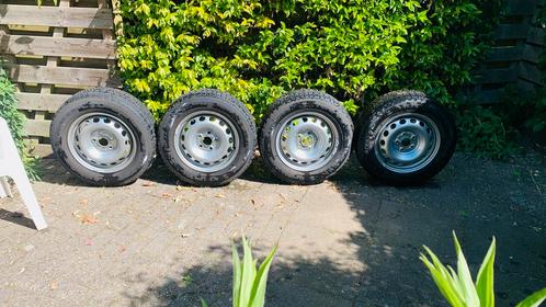 Winterbanden met Wieldoppen VW T5, T6, T6.1, Auto diversen, Wieldoppen, Ophalen