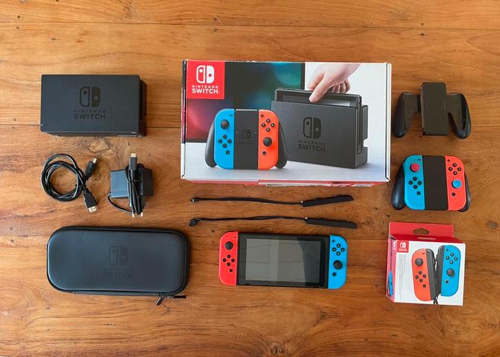 Nintendo Switch V1 Unpatched, Spelcomputers en Games, Spelcomputers | Nintendo Switch, Gebruikt, Switch Original, Met 3 controllers of meer